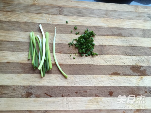 Noodles with Dried Mustard Green Onion recipe