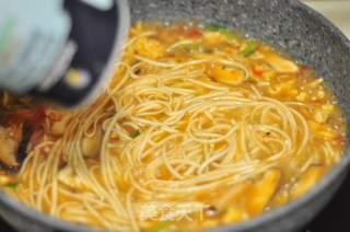 Pot Noodles with Tomato and Egg recipe
