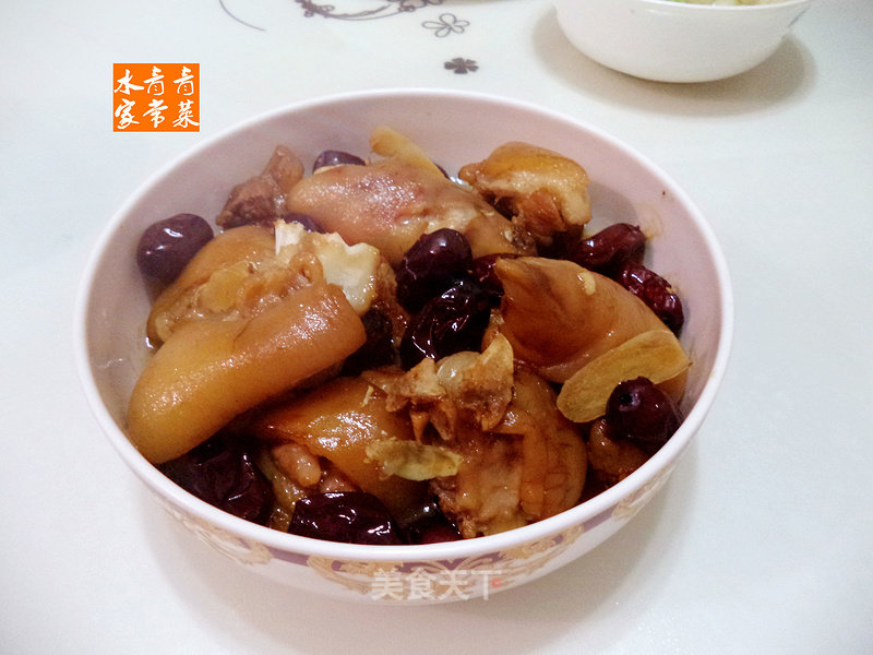 Steamed Pig's Feet with Dried Red Dates recipe