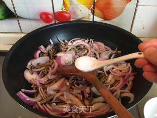 Stir-fried Eel with Onion recipe