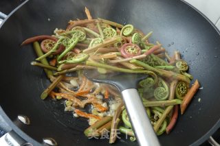 Fried Bracken with Dried Shrimp recipe