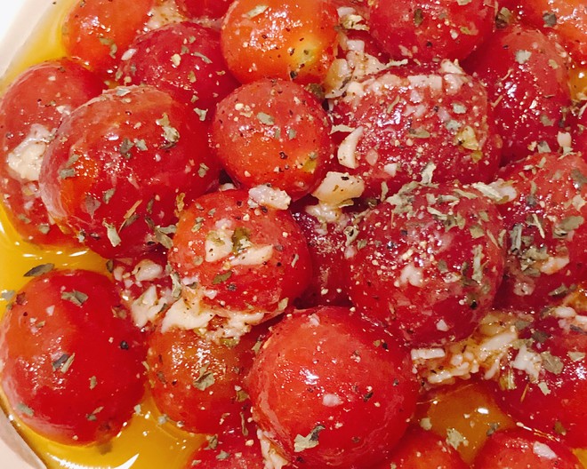 Chilled in Summer, Tomatoes Soaked in Italian Olive Oil