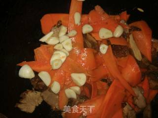 Braised Pork and Carrots Sautéed and Dried recipe
