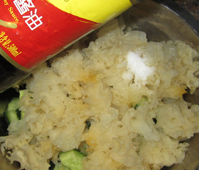 Cucumber with Tremella recipe