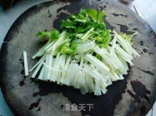 Carp with Fungus and Parsley in Clay Pot recipe