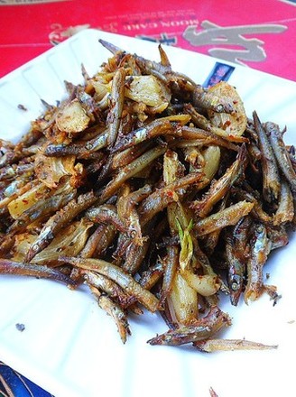 Stir-fried Small Dried Fish with Garlic recipe