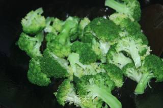 Stir-fried Broccoli with Black Fungus recipe