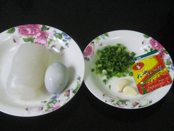 Spicy Preserved Egg with Noodles recipe