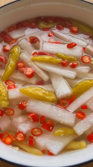 Sour and Spicy Appetizing Pickled Radish