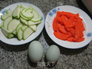 Fried Zucchini with Duck Eggs and Carrots recipe