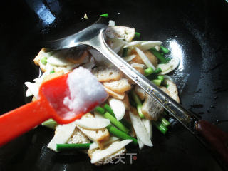 Stir-fried Rice White with Tofu in Garlic Stalk Oil recipe