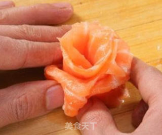 Stunning Shape of Salmon Sashimi-peacock recipe