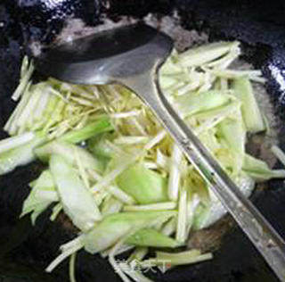 Stir-fried Loofah with Leek Sprouts and Pork Belly recipe