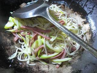 Fried Noodles with Ham and Bamboo Shoots recipe