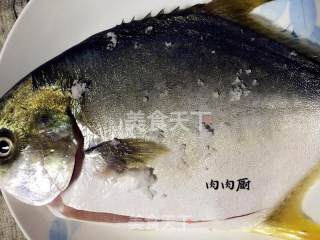 Traditional Cantonese Cuisine Steamed Golden Pomfret#肉肉厨 recipe