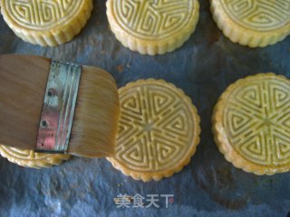 Traditional Classic Moon Cakes: Shuanghe Crisp Moon Cakes recipe