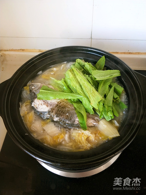 Sauerkraut Crucian Fish Soup recipe