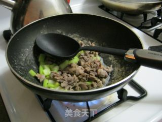 Stir-fried Chicken Gizzards with Celery recipe