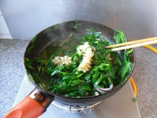 Stir-fried Leek with Cuttlefish Flower recipe
