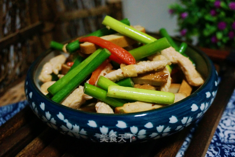 #信之美# Stir-fried Tofu with Shredded Chicken and Garlic Sprouts recipe