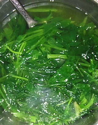 Old Vinegar Peanut Mixed with Spinach recipe