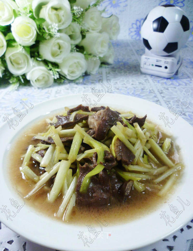 Stir-fried Pork Heart with Leek Sprouts