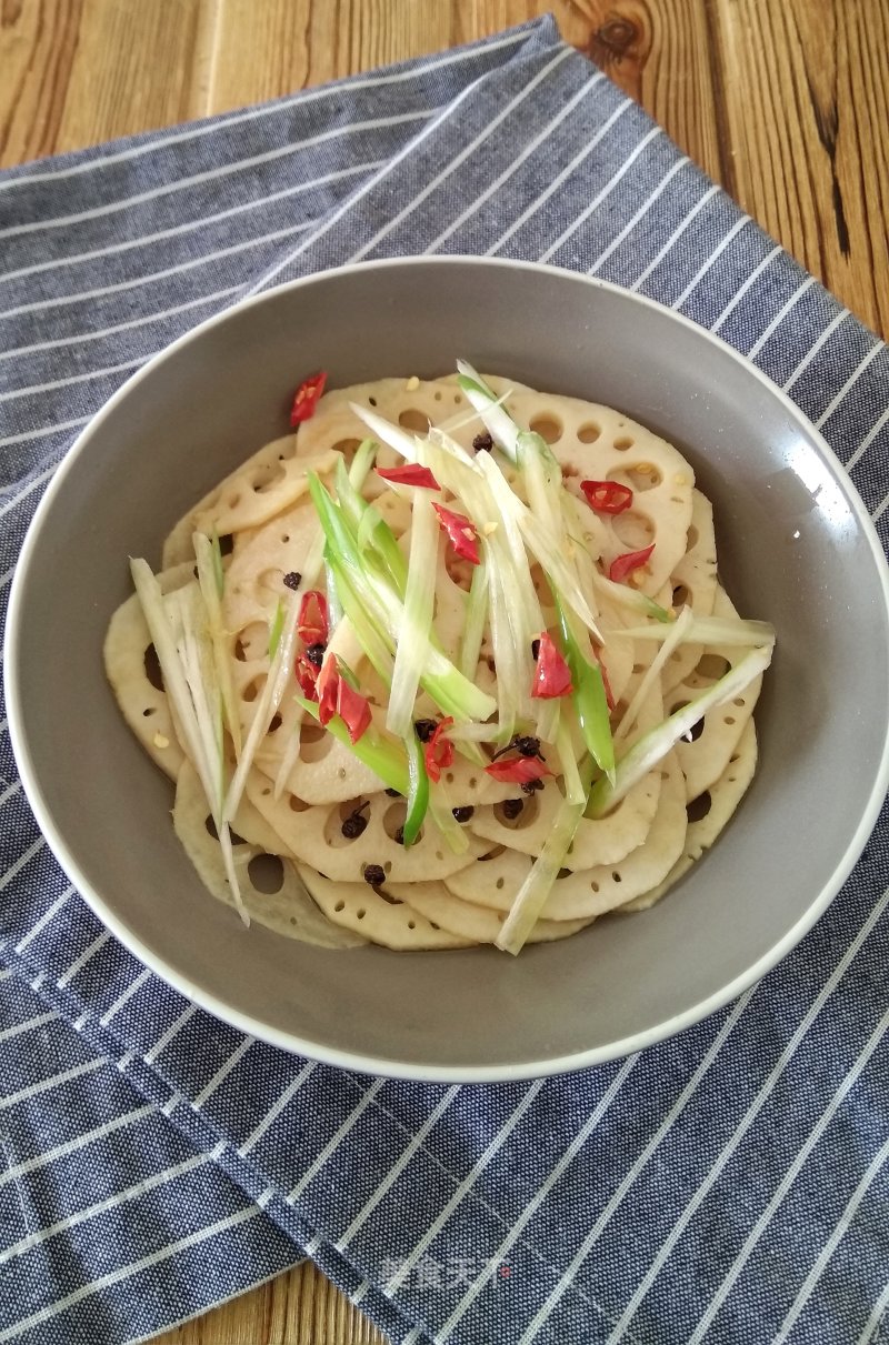 Sliced Lotus Root with Scallion Oil recipe