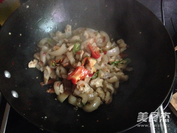 Tasty Beauty Dish-fried Pork Skin with Chili recipe