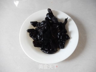 Stir-fried Loofah with Black Fungus recipe