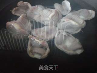 [chicken Gizzards Mixed with Sour and Spicy Cucumber] recipe