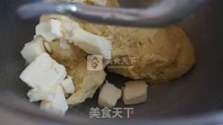 Dried Egg Yolk Fruit Flower-shaped Bread recipe