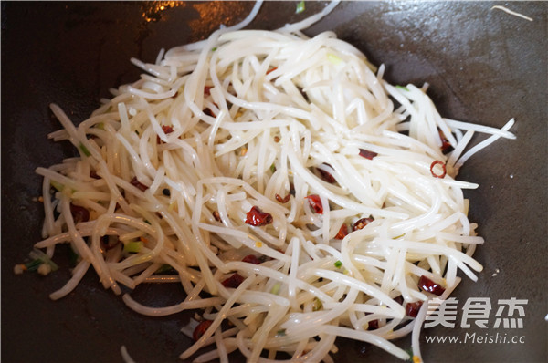 Hot and Sour Bean Sprouts recipe