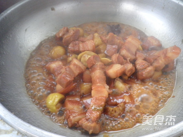 Braised Chestnut with Pork Belly recipe