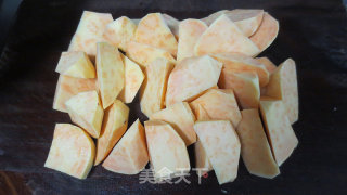 Sweet Potato and Wolfberry Soup recipe
