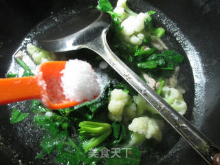 #trust of Beauty# Tenderloin with Spinach and Cauliflower Soup recipe
