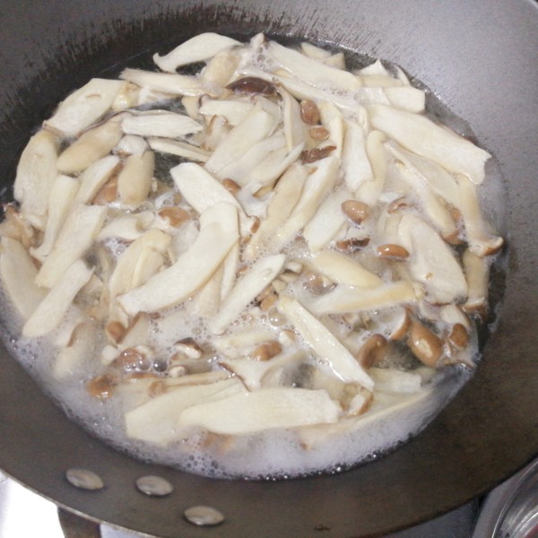 Fried Duck Leg with Shacha Sauce and Pleurotus Eryngii recipe