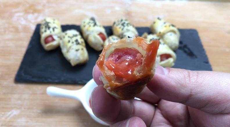 A Bite of Crispy Sausage Roll with Hand-held Pie, Especially for Children recipe