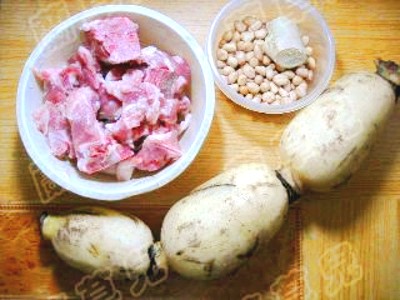 Peanut Lotus Root Spine Soup recipe