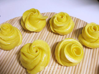 Beautiful As Flowers-pumpkin Rose Roll recipe