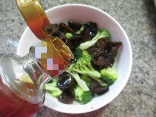 Broccoli with Black Fungus recipe