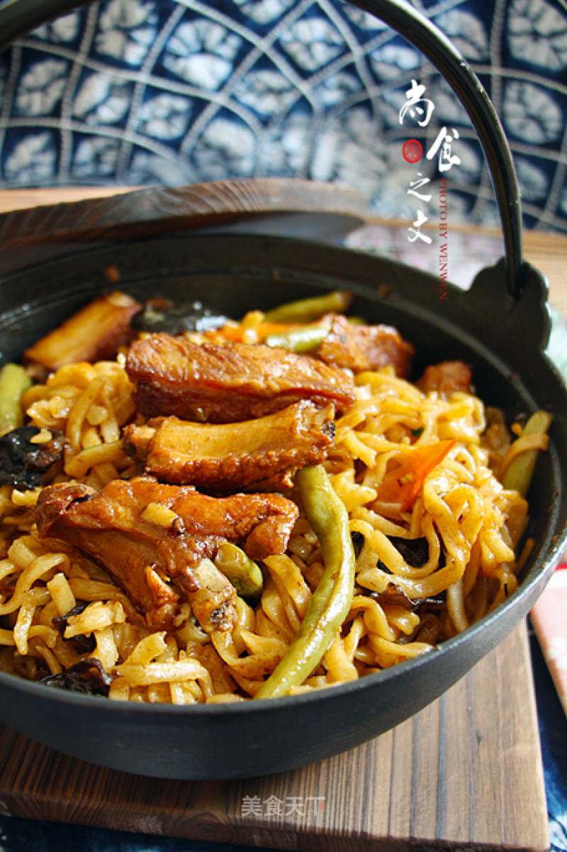 Braised Noodles with Beans and Pork Ribs in Iron Wok recipe