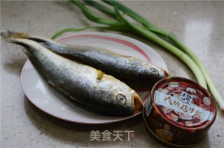 Braised Yellow Croaker with Green Garlic Sauce recipe