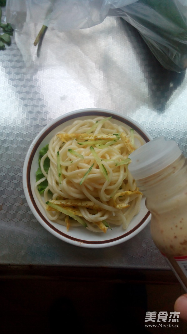 Cheesy Salad Noodles recipe