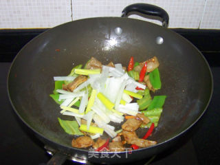 Stir-fried Hot Pepper Sausage recipe