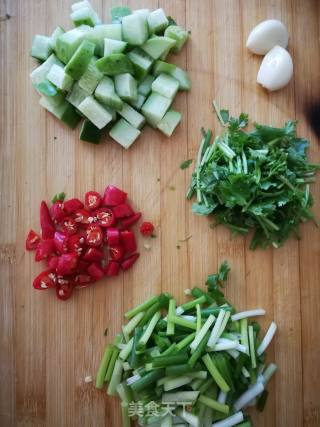 #我最爱的家常菜# Matsutake Mixed with Diced Cucumber recipe