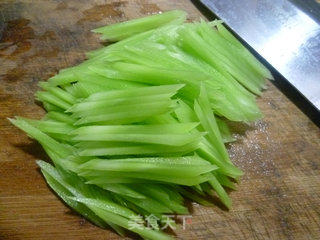 Lettuce Mixed with Jellyfish recipe