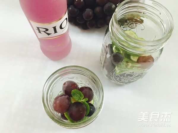 Rio Refreshing Grape Fruit Drink recipe