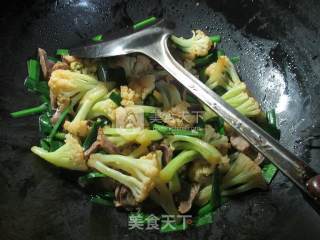 Stir-fried Cauliflower with Chives and Chicken Gizzards recipe