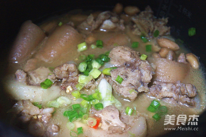 Peanut Stewed Pork Tail recipe