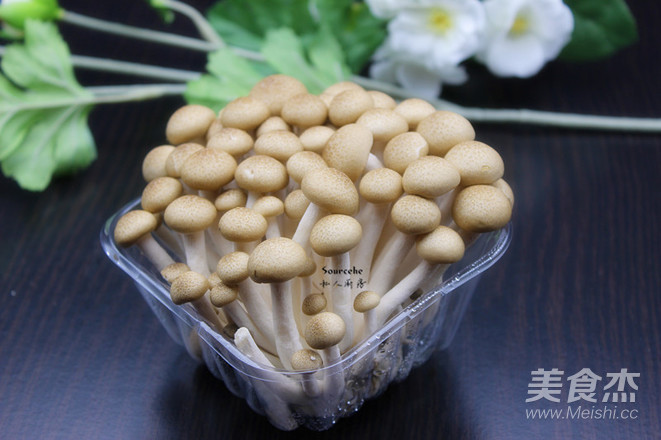 Shimeji Mushroom and Preserved Egg Soup recipe